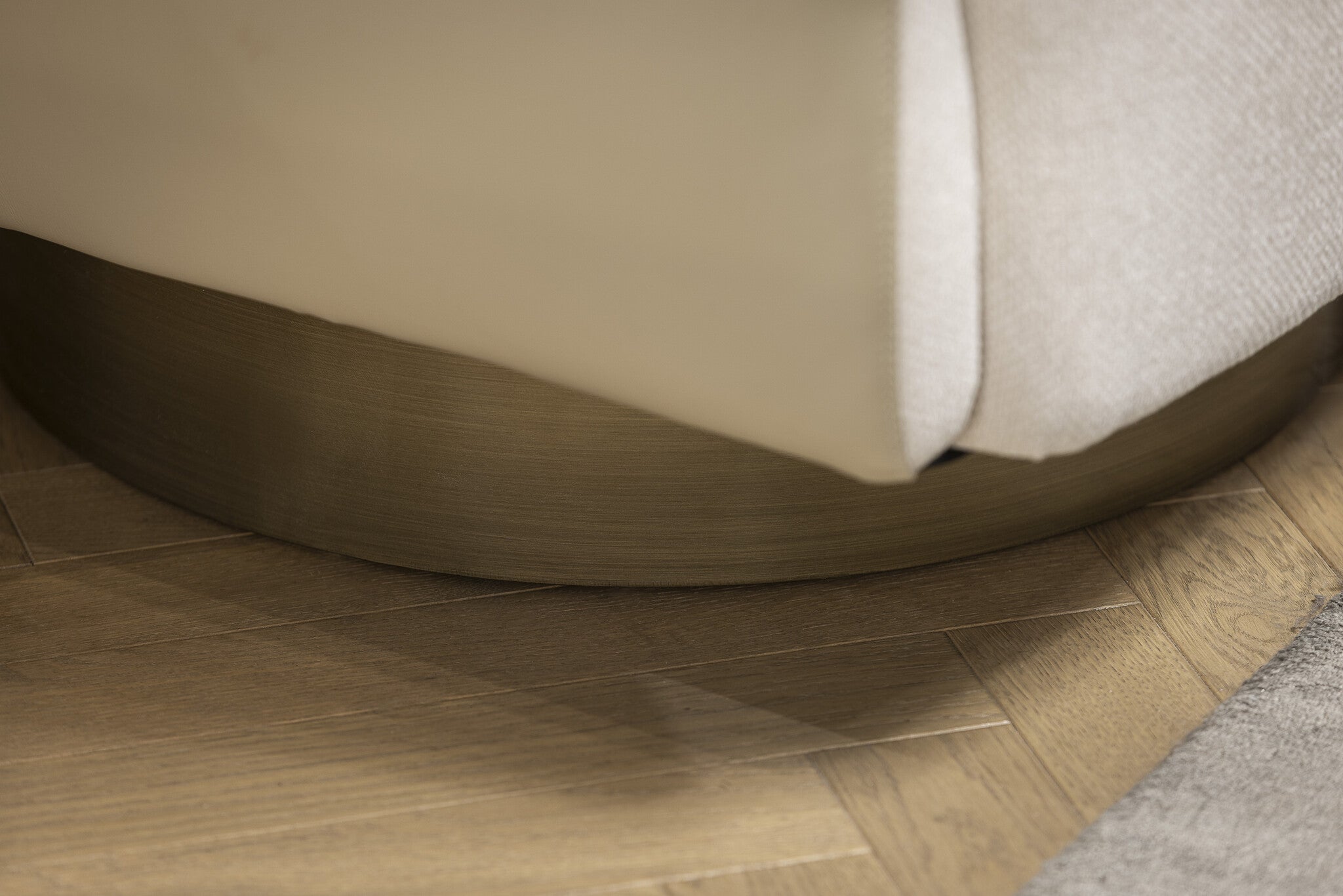 BORGIA Swivel Arm Chair