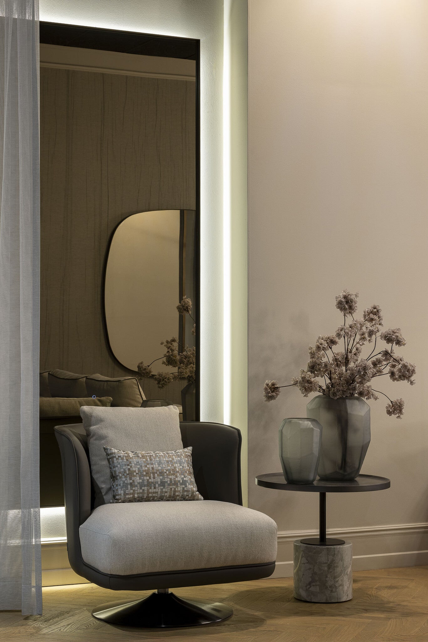 GREGORIO Swivel Chair