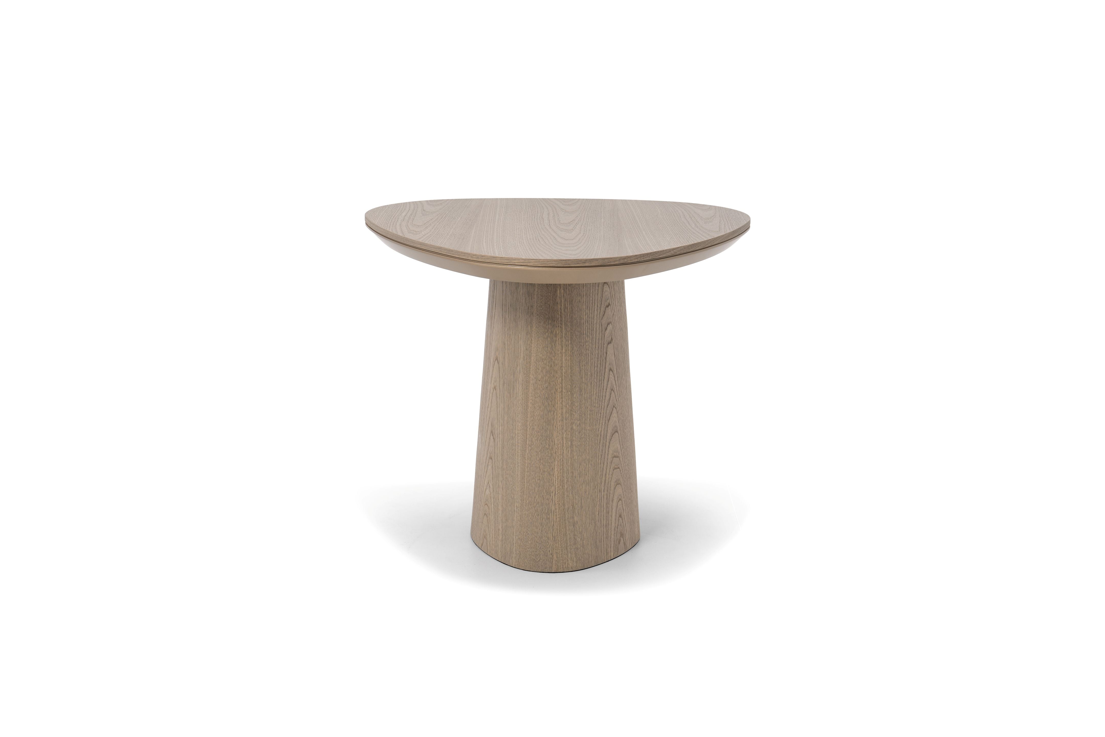 GIULI Side Table in light oak veneer, pebble-shaped top
