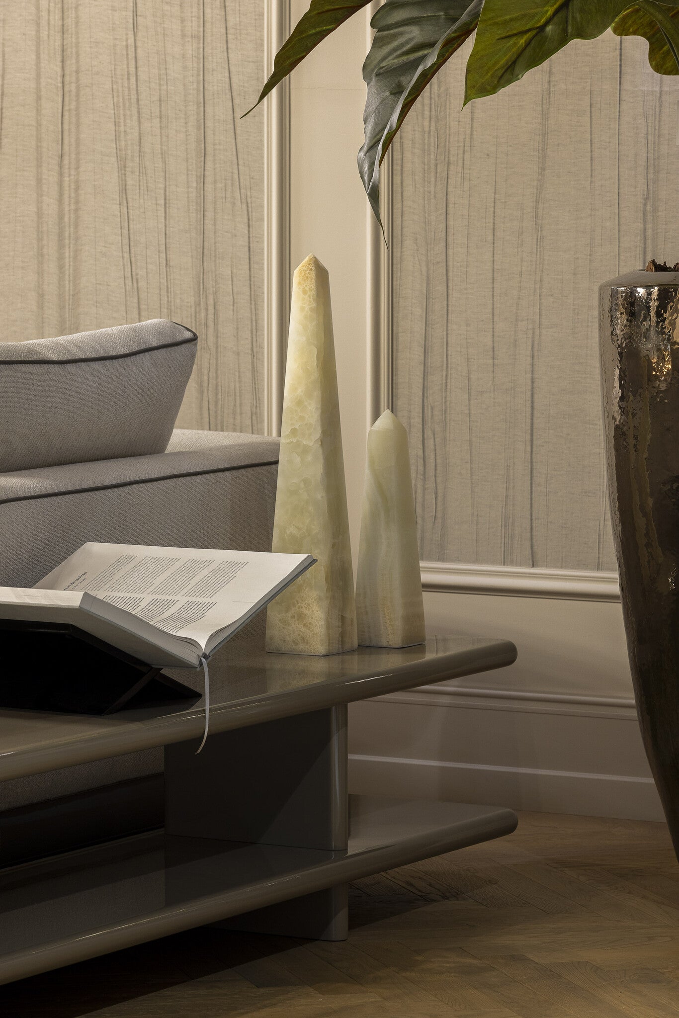 CAMERON Console Table